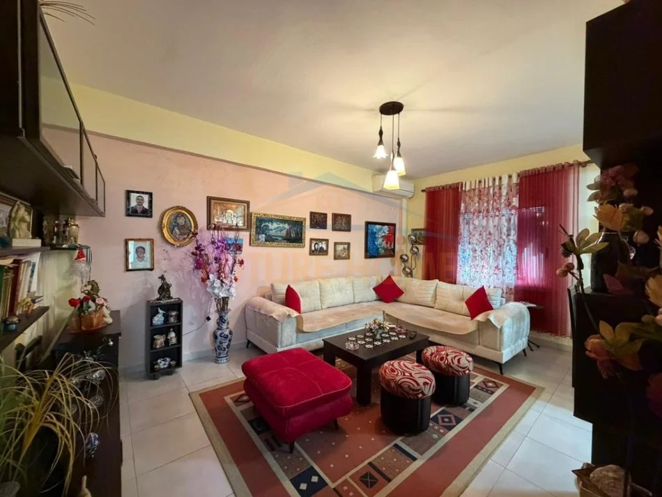 Durres, shitet apartament 2+1 Kati 4, 86 m² 105.000 € (Lagjia 18, Durrës.)