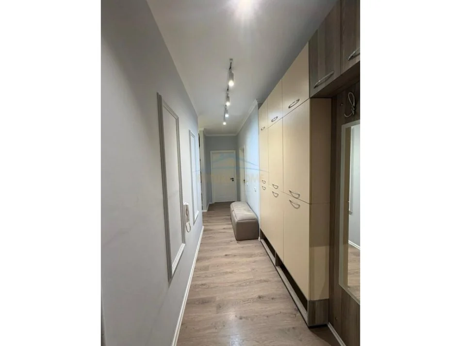 Tirane, jepet me qera apartament 1+1 Kati 1, 67 m² 650 € (Liqeni i thate)