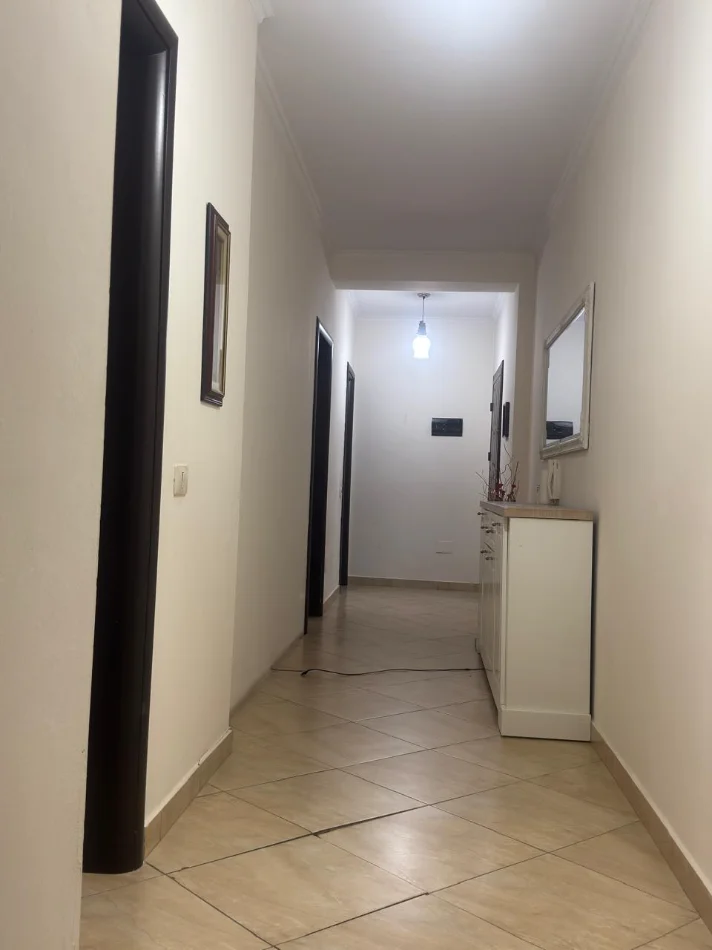 Tirane, jepet me qera apartament 2+1 Kati 3, 110 m² 650 € (Don Bosko)