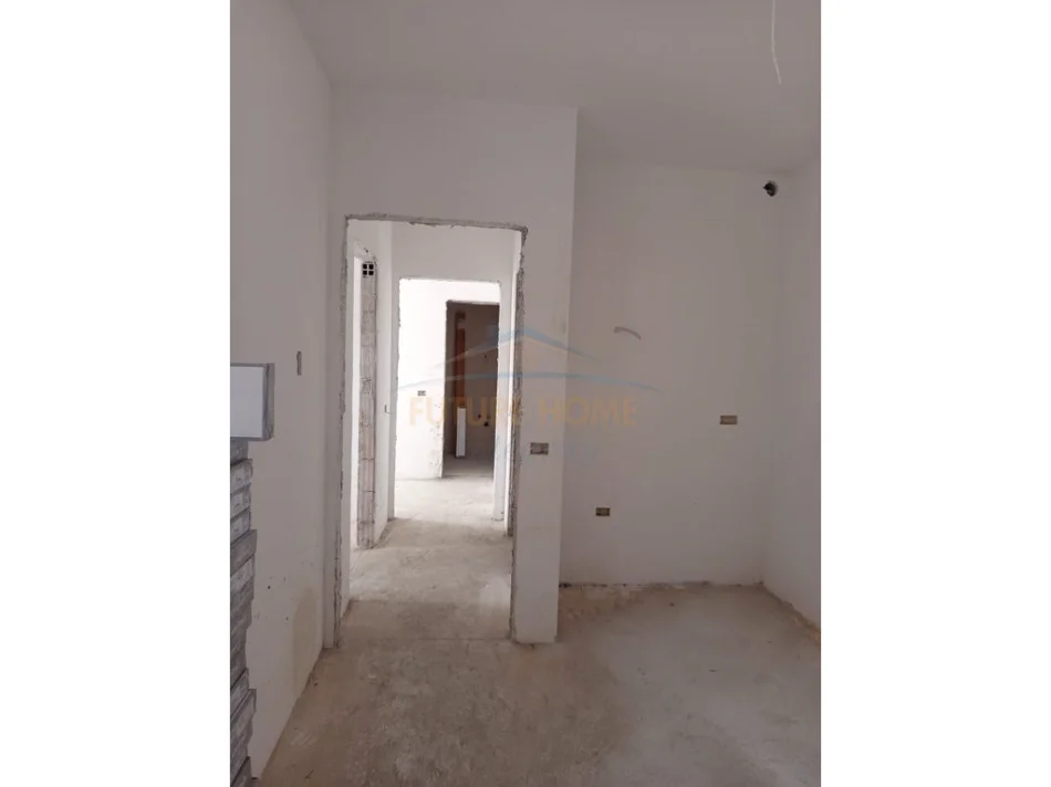 Tirane, shitet apartament 2+1+Ballkon Kati 8, 110 m² 137.000 € (Kompleksi Univers City)