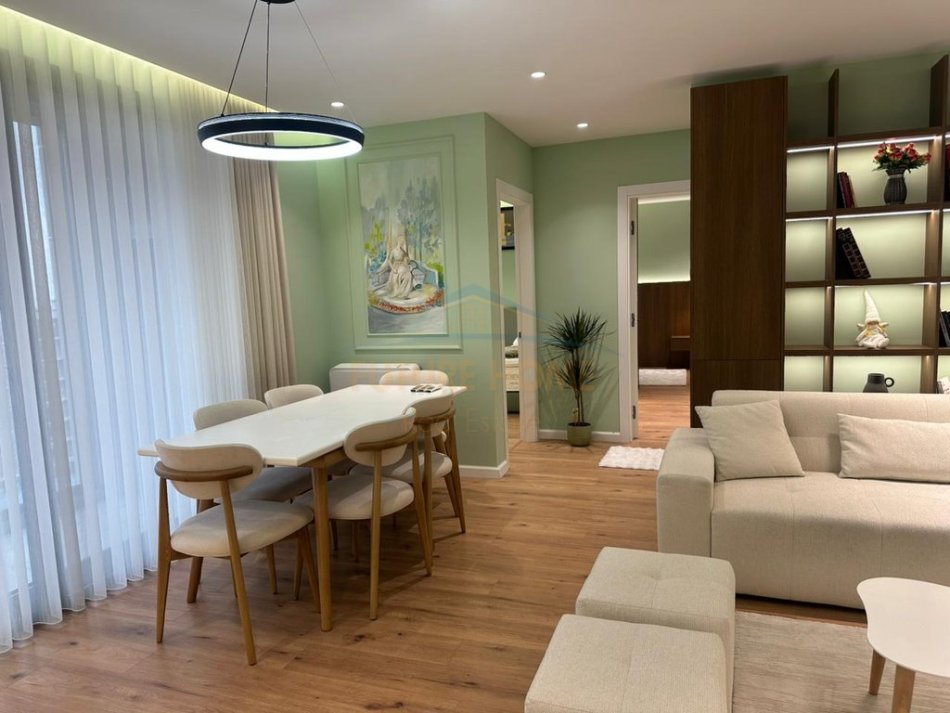 Tirane, jepet me qera apartament 2+1 Kati 8, 118 m² 1.050 € (ish dogana)