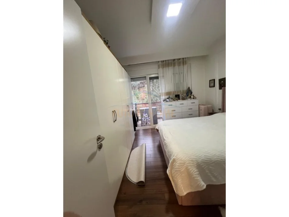 Tirane, shitet apartament 2+1+Ballkon Kati 4, 93 m² 186.000 € (Liqeni i Thate)