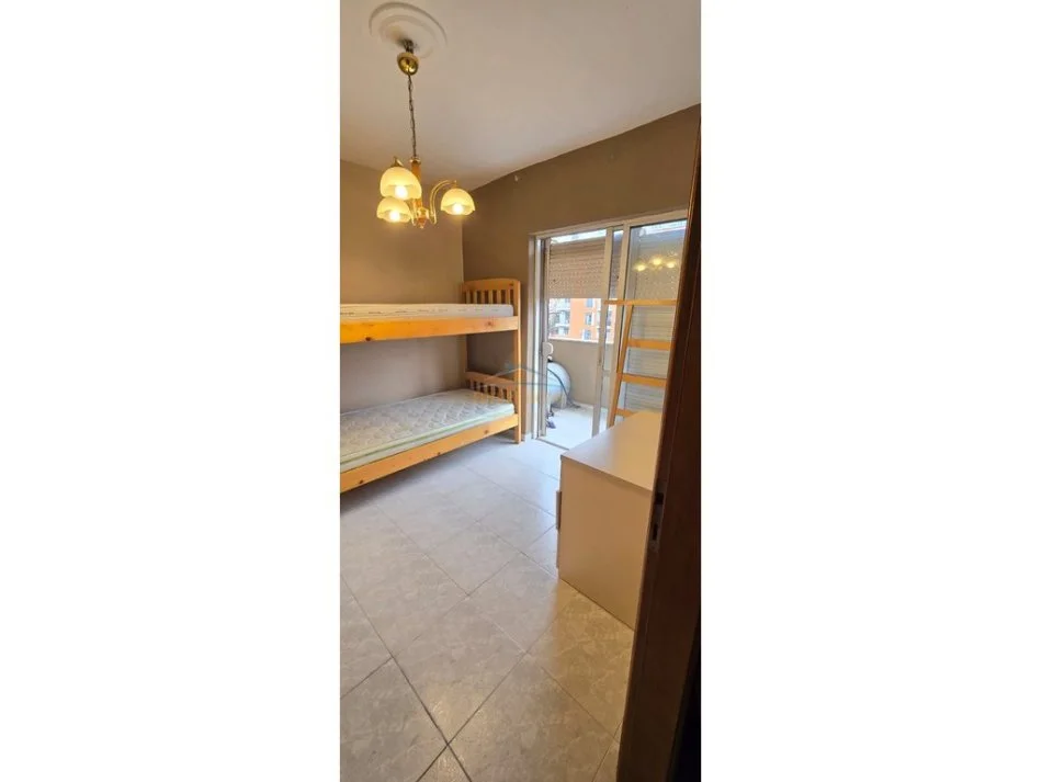 Tirane, shitet apartament 3+1+Ballkon Kati 4, 75 m² 177.000 € (Bulevardi Zogu i I)