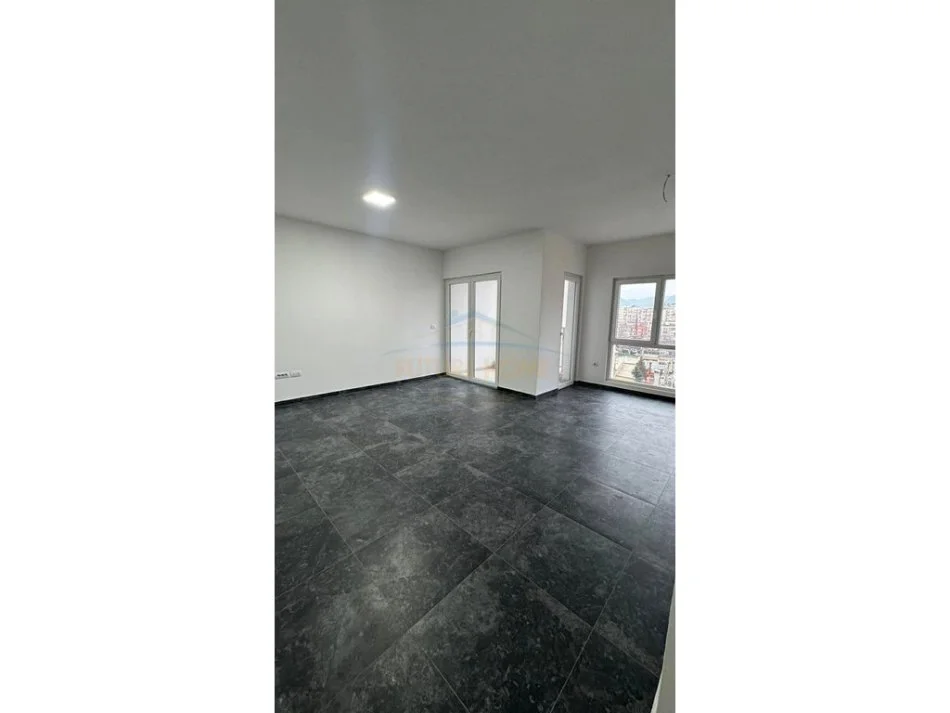 Shqiperi, jepet me qera apartament 2+1 Kati 4, 118 m² 850 € (zogu zi)