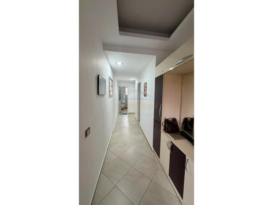 Tirane, jepet me qera apartament 2+1+Ballkon Kati 3, 99 m² 700 € 