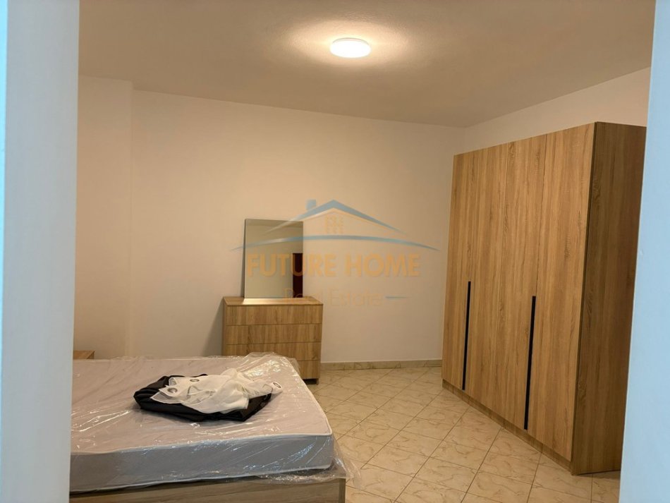 Tirane, jepet me qera apartament 2+1+Ballkon Kati 4, 93 m² 470 € (unaza e re)