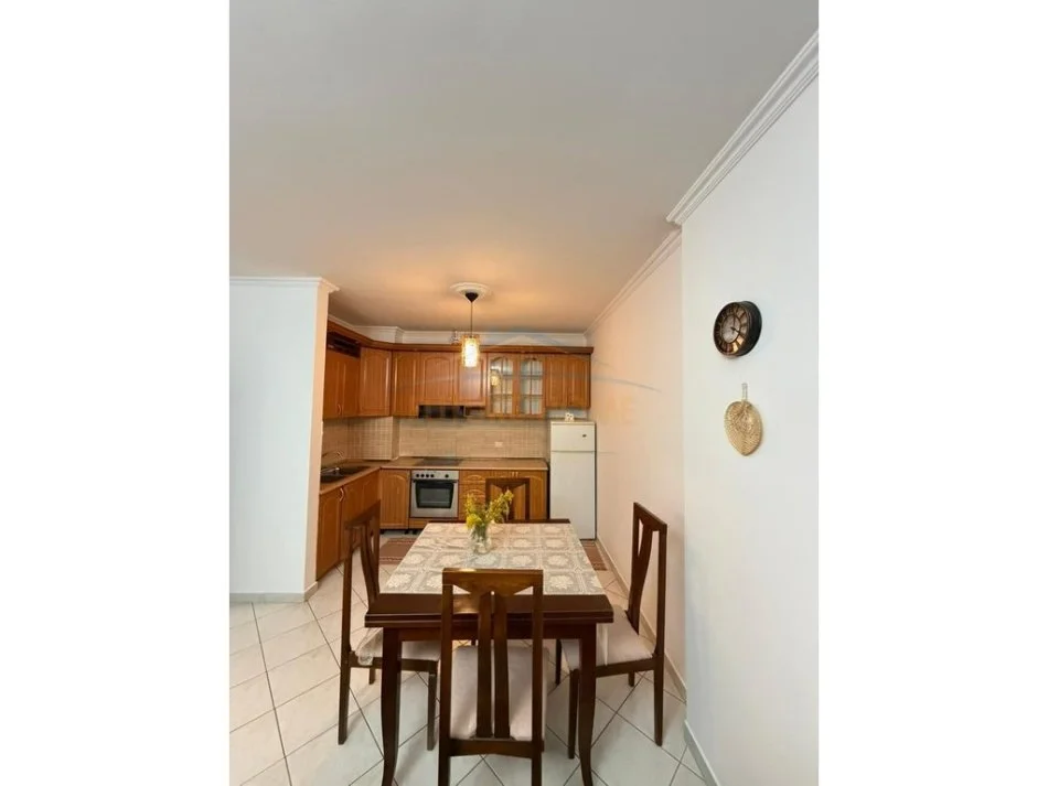 Tirane, jepet me qera apartament 1+1 Kati 5, 80 m² 450 € (Rruga Dritan Hoxha)