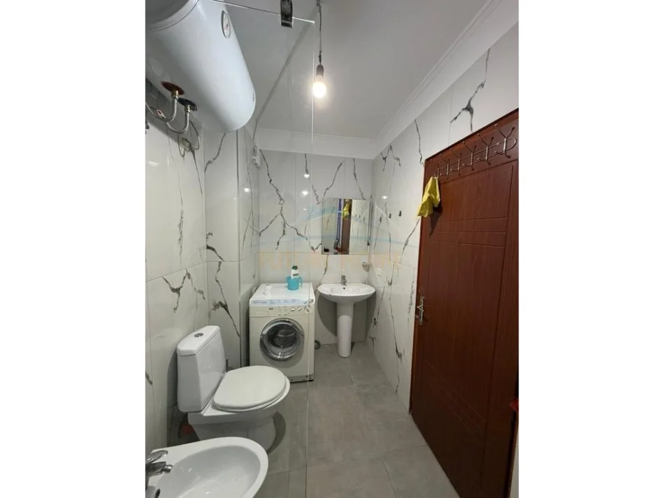 Tirane, jepet me qera apartament 1+1 Kati 5, 80 m² 450 € (Rruga Dritan Hoxha)