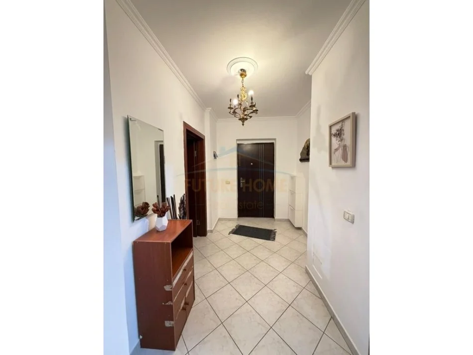 Tirane, jepet me qera apartament 1+1 Kati 5, 70 m² 450 € (RRUGA DRITAN HOXHA)
