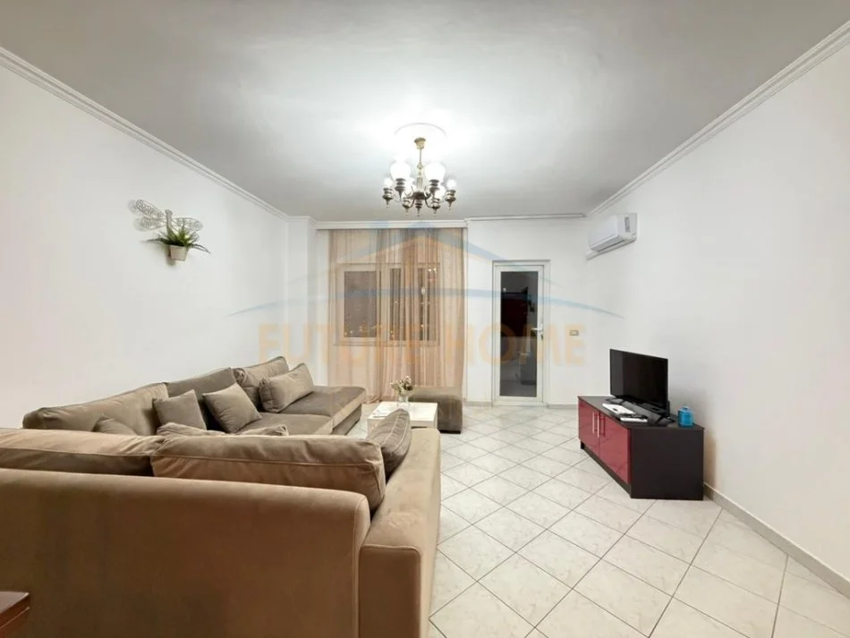 Tirane, jepet me qera apartament 1+1 Kati 5, 80 m² 450 € (Rruga Dritan Hoxha)