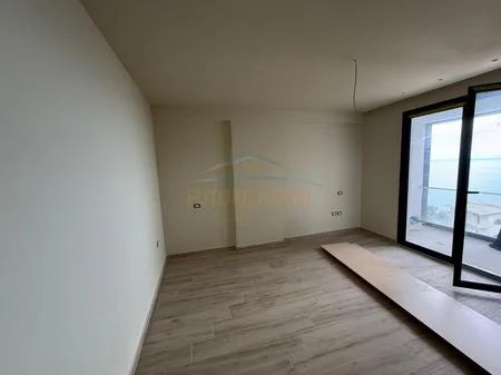 Vlore, shitet apartament 2+1+Ballkon Kati 5, 91 m² 300.000 € (Uji i Ftohte)