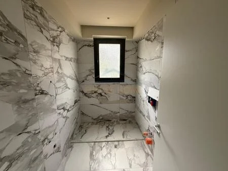 Vlore, shitet apartament 2+1+Ballkon Kati 5, 91 m² 300.000 € (Uji i Ftohte)