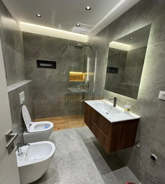 Tirane, shitet apartament 2+1 Kati 8, 117 m² 299.000 € (zogu zi)