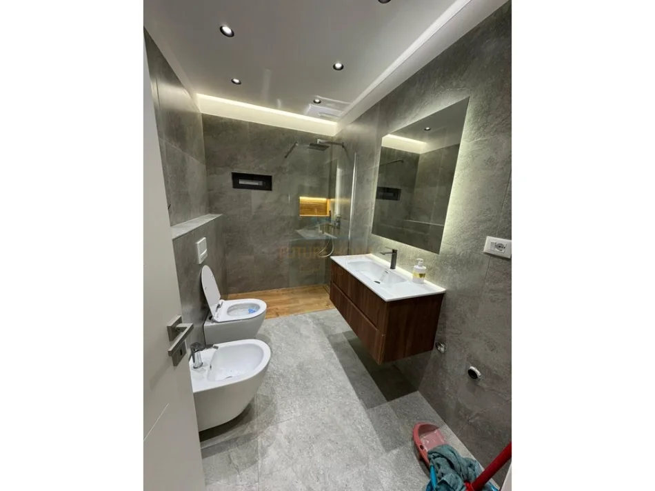 Tirane, shitet apartament 2+1 Kati 8, 116 m² 285.000 € (ZOGU I ZI)