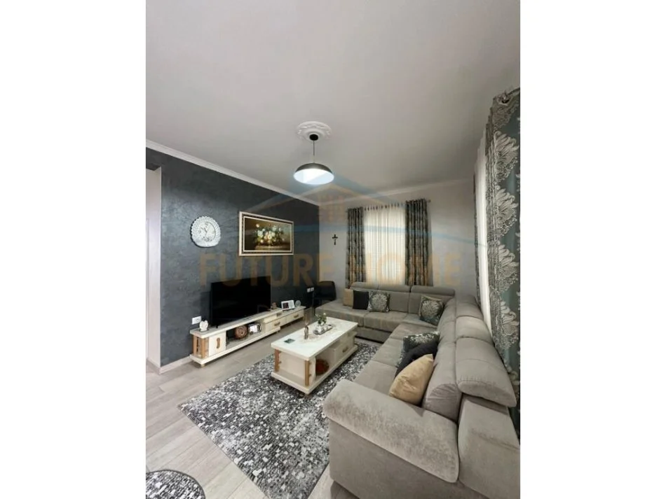 Tirane, jepet me qera apartament 1+1+Ballkon , 120 m² 600 € 