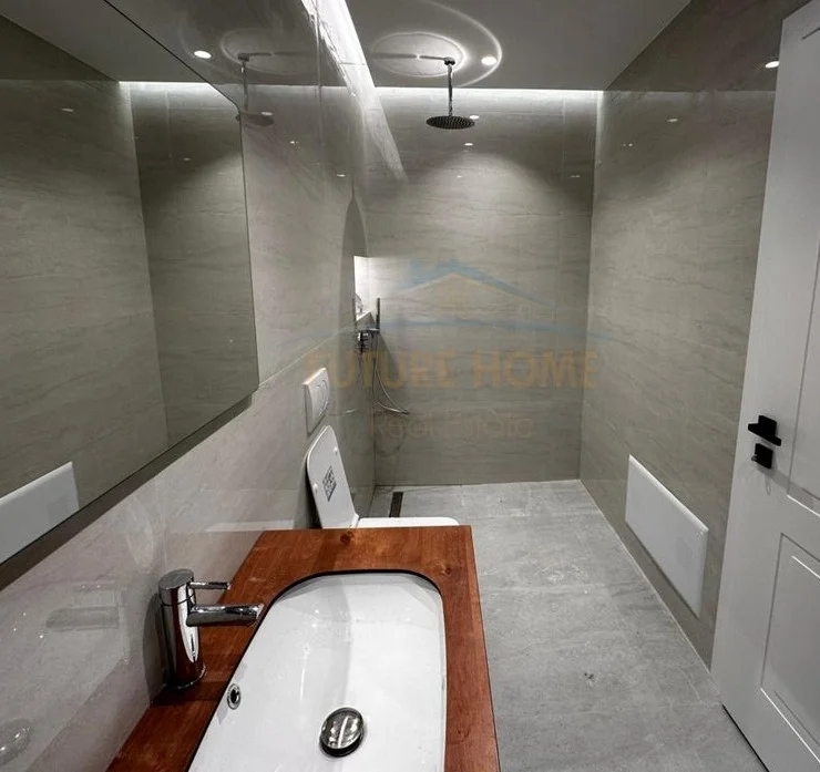 Tirane, shitet apartament 2+1 Kati 11, 101 m² 250.000 € (komuna e parisist)