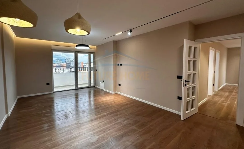 Tirane, shitet apartament 2+1 Kati 11, 101 m² 250.000 € (komuna e parisist)