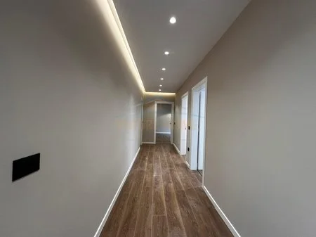 Tirane, jepet me qera apartament 2+1+Ballkon Kati 11, 104 m² 700 € (Komuna e Parisit)