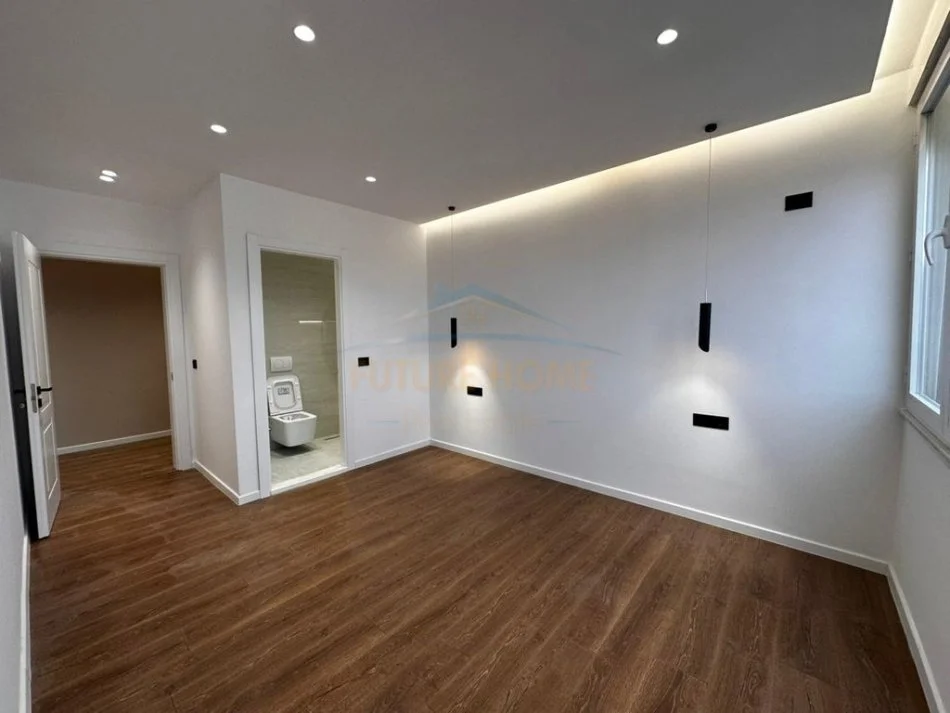 Tirane, shitet 2+1+Ballkon Kati 11, 101 m² 250.000 € (Komuna e Parisit)