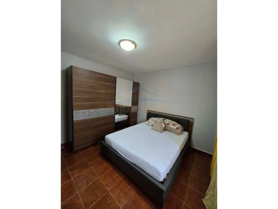 Tirane, jepet me qera apartament 3+1 Kati 9, 124 m² 700 € 