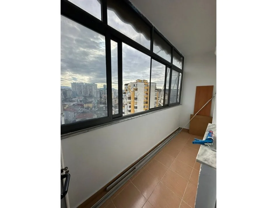 Tirane, jepet me qera apartament 2+1 Kati 9, 89 m² 520 € (Prane Xhamise ne Don Bosko)