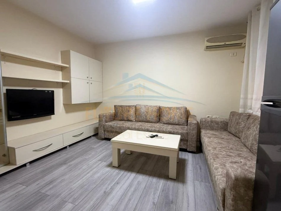 Tirane, jepet me qera apartament 1+1 Kati 1, 60 m² 600 € 