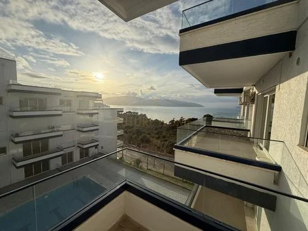 Vlore, jepet me qera apartament 1+1 , 75 m² 800 € (Uji i Ftohte)