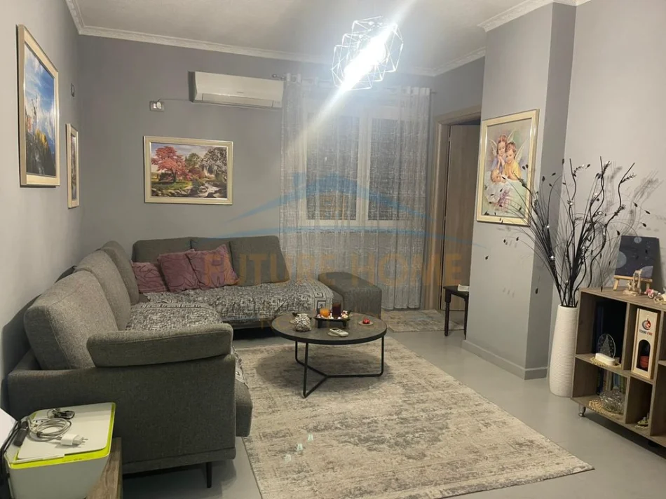 Tirane, shitet apartament 2+1 Kati 6, 90 m² 140.000 € (Pallatet Cabej)