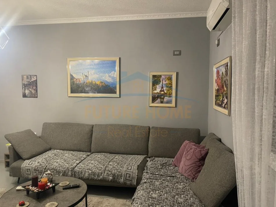 Tirane, shitet apartament 2+1+Ballkon Kati 6, 90 m² 140.000 € (Pallatet Cabej)