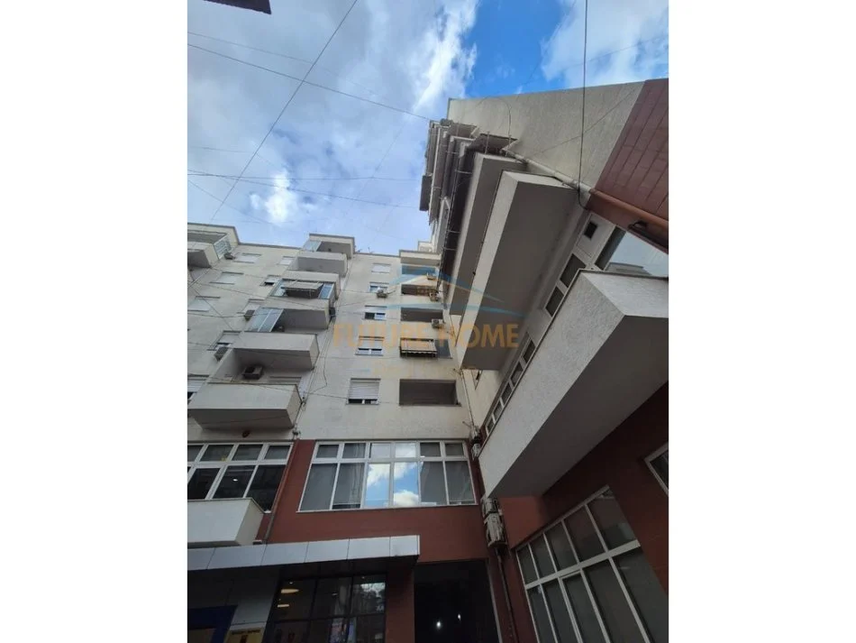 Tirane, shitet apartament 2+1+Aneks+Ballkon Kati 5, 84 m² 240.000 € (ISH PARKU)