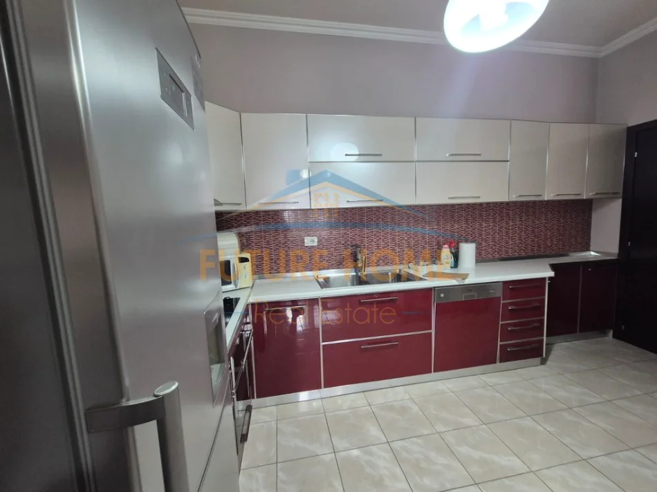 Tirane, shes apartament 2+1+Ballkon Kati 5, 84 m² 230.000 € (Ish Parku i Autobuzave)