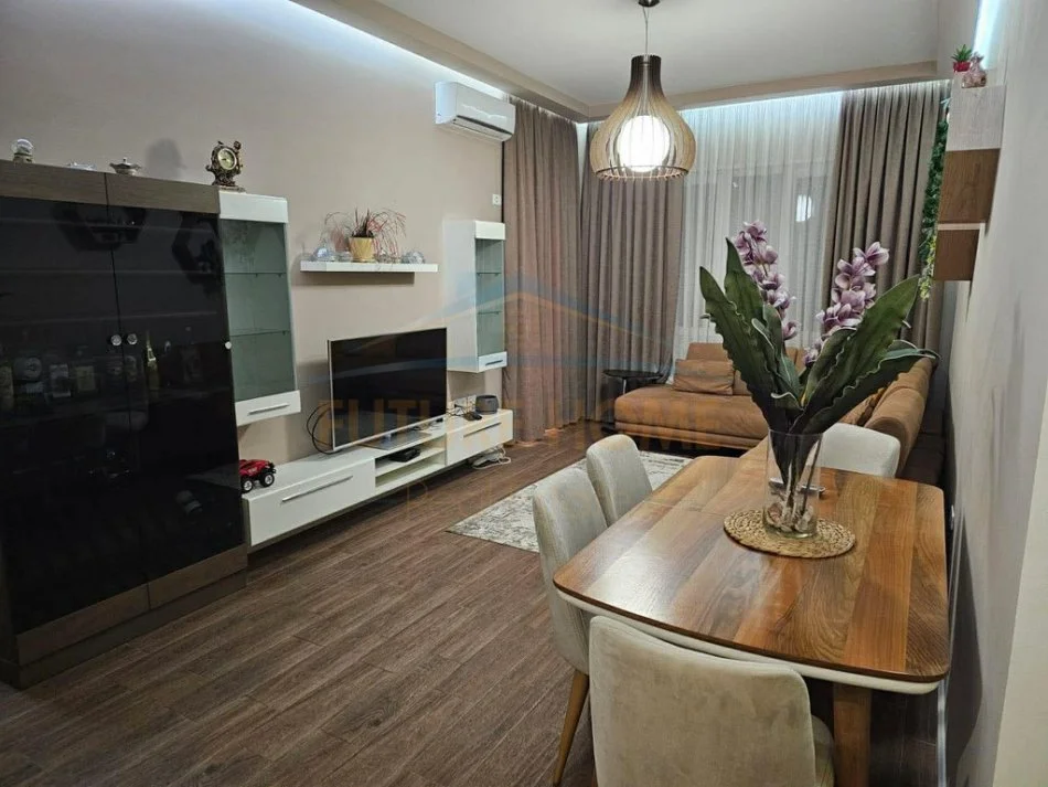 Tirane, jepet me qera apartament 2+1 Kati 1, 110 m² 550 € (Astir)