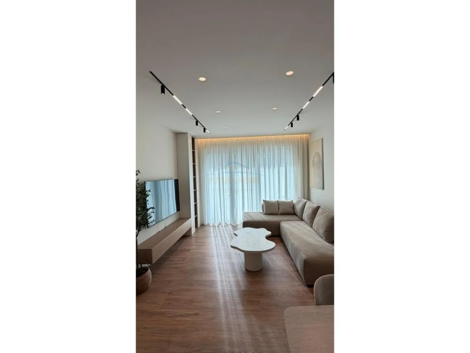 Tirane, jepet me qera apartament 2+1+Ballkon Kati 3, 111 m² 1.500 € (Liqeni Thate)