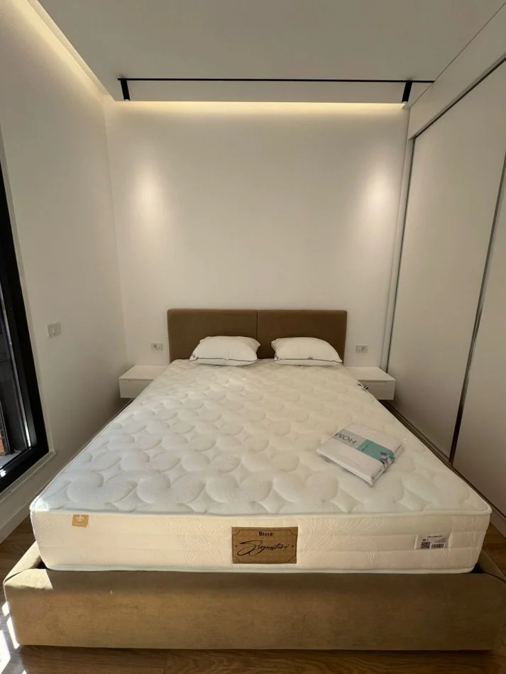 Tirane, jepet me qera apartament 1+1+Ballkon Kati 5, 72 m² 1.000 € (Kompleksi DELIJORGJI)