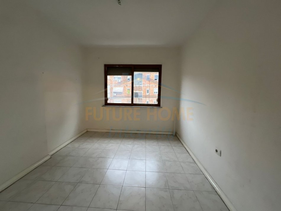 Shitet, Apartament 2+1, Ish Ekspozita, Tiranë. 168,000 €, AL64010