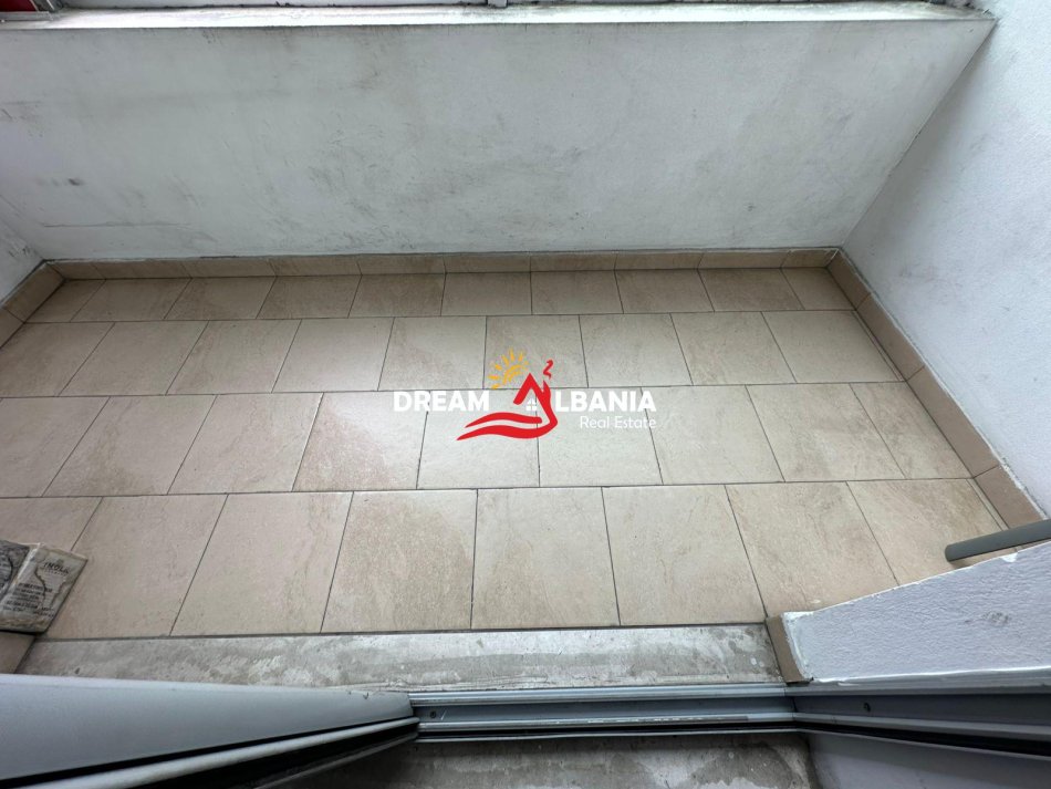 Tirane, jepet me qera zyre , 116 m² 700 € 