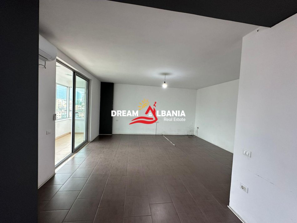Tirane, jepet me qera zyre , 116 m² 700 € 