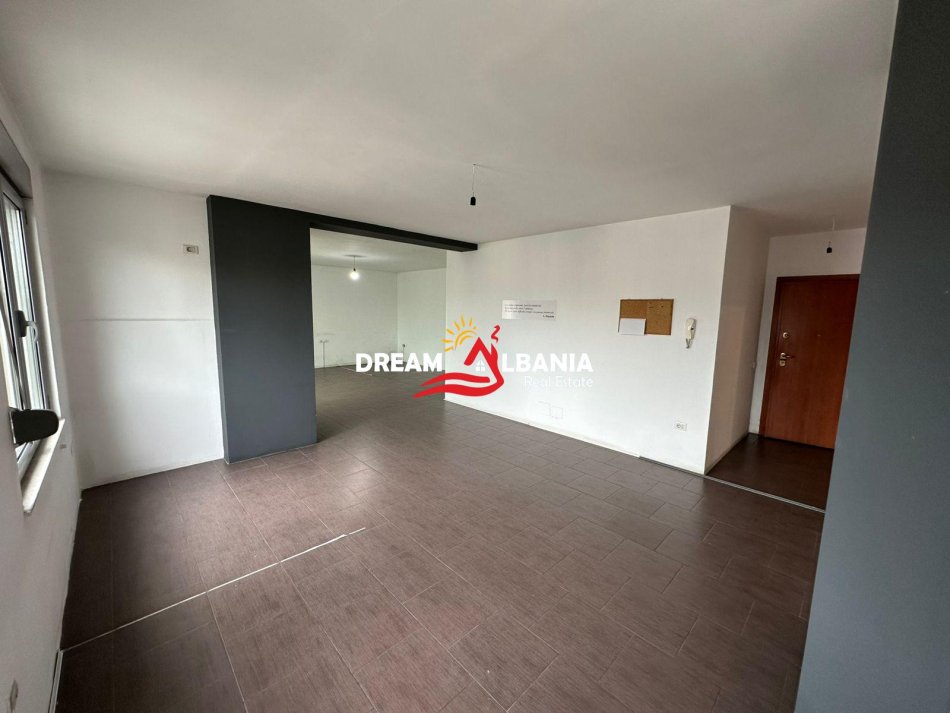 Tirane, jepet me qera zyre , 116 m² 700 € 
