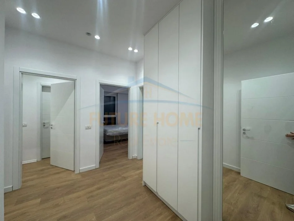 Tirane, jepet me qera apartament 3+1 Kati 3, 120 m² 1.200 € (Fusha aviacionit)