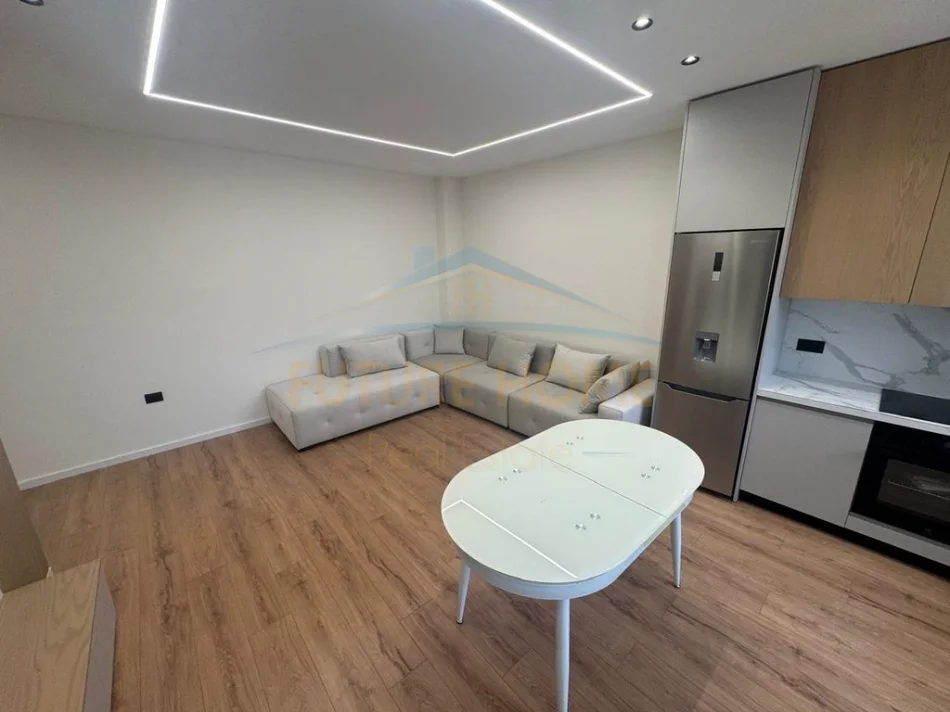 Durres, jepet me qera apartament 1+1 Kati 3, 72 m² 600 € (Bashkia, Durrës)