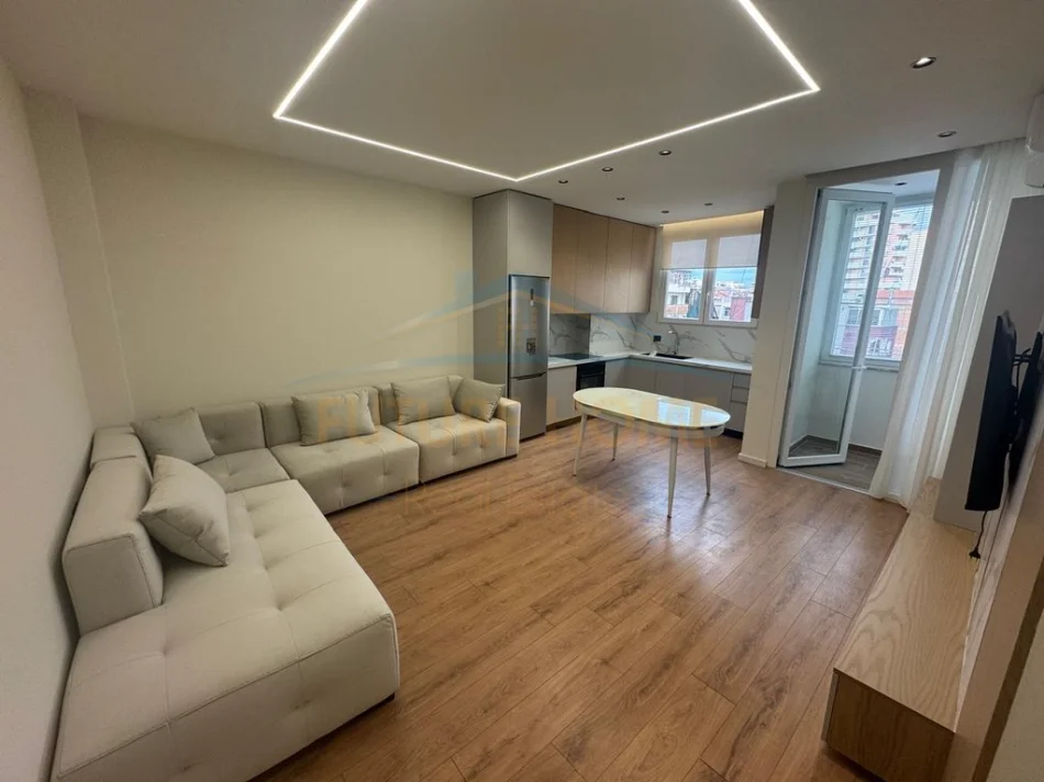 Durres, jepet me qera apartament 1+1 Kati 3, 72 m² 600 € (Bashkia, Durrës)