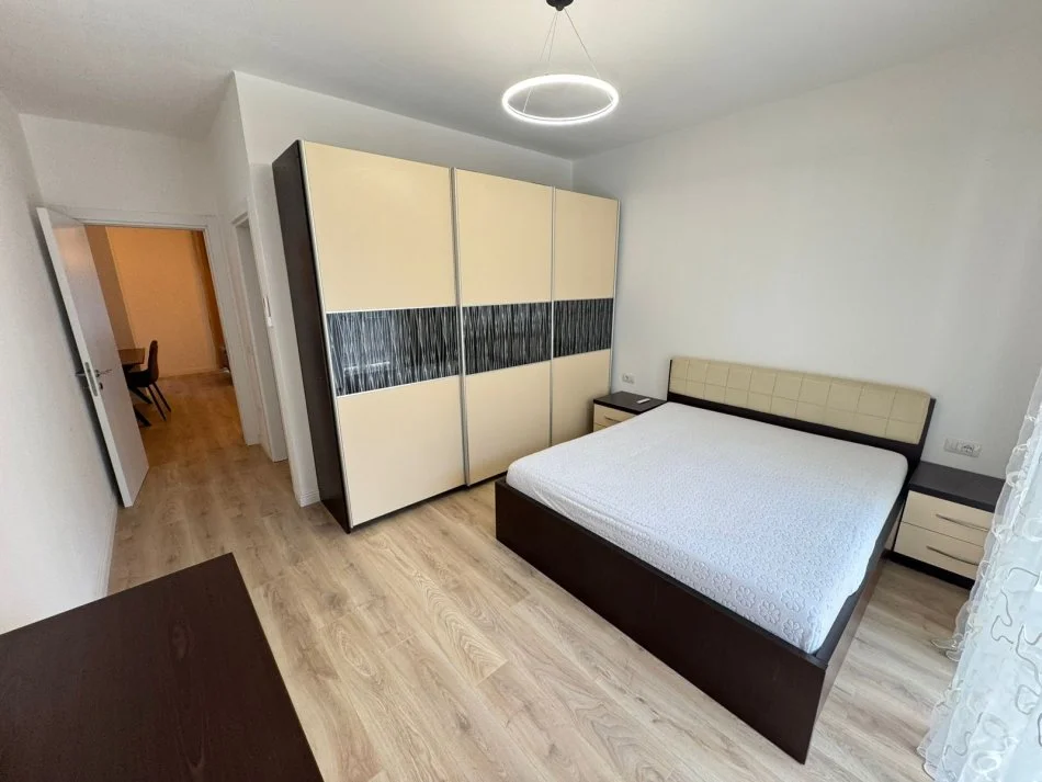 Tirane, jepet me qera apartament 2+1 Kati 1, 110 m² 650 € (Rruga bardhyl)
