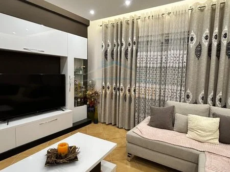 Tirane, jepet me qera apartament 2+1 Kati 1, 107 m² 450 € (Rr Shefqet Kuka)