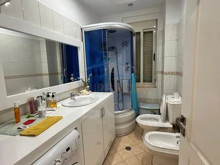 Tirane, jepet me qera apartament 2+1 Kati 1, 107 m² 450 € (Rr Shefqet Kuka)