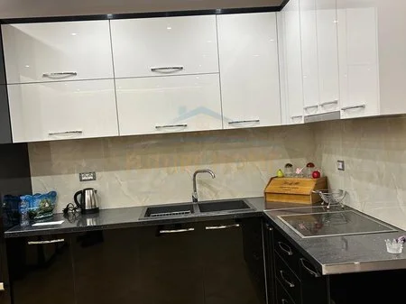 Tirane, jepet me qera apartament 2+1 Kati 1, 107 m² 450 € (Rr Shefqet Kuka)