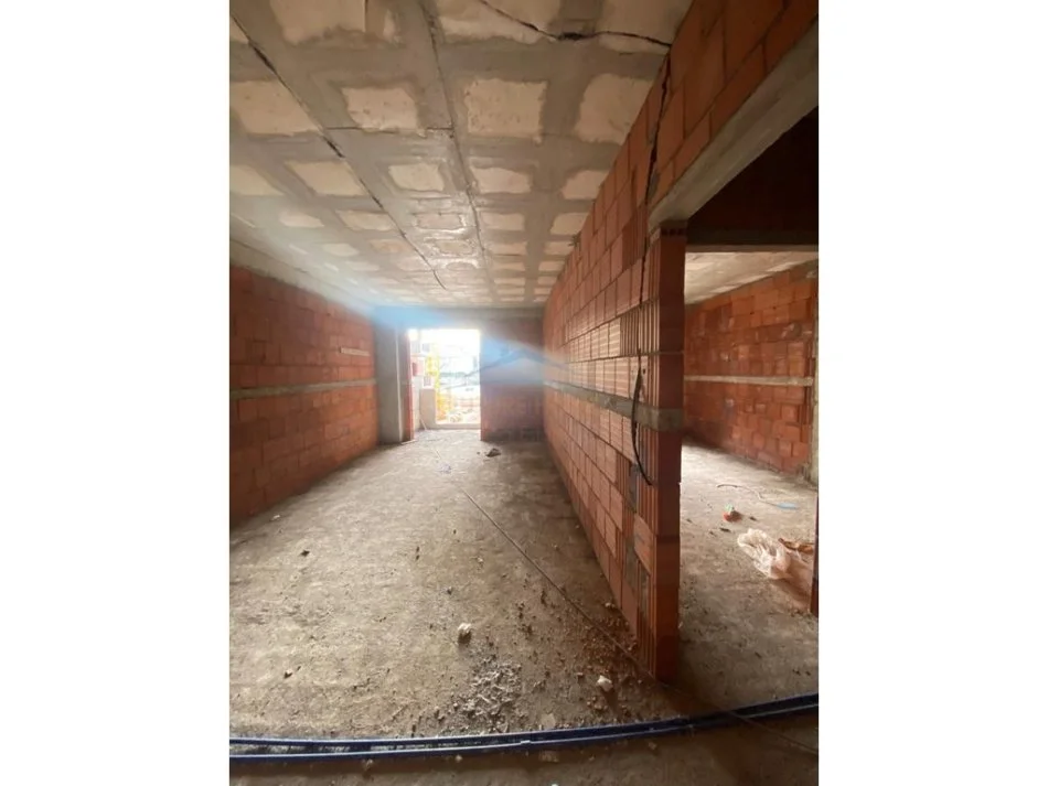 Tirane, shitet apartament 1+1 Kati 1, 76 m² 66.500 € (Kamez)