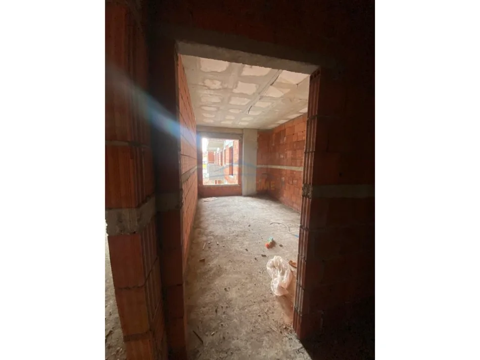 Tirane, shitet apartament 3+1 Kati 2, 130 m² 113.500 € (Kamez)