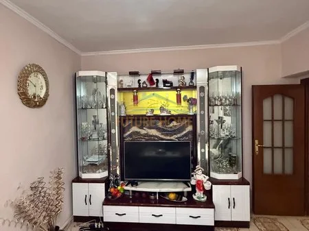 Tirane, shitet apartament 3+1 Kati 3, 135 m² 170.000 € 