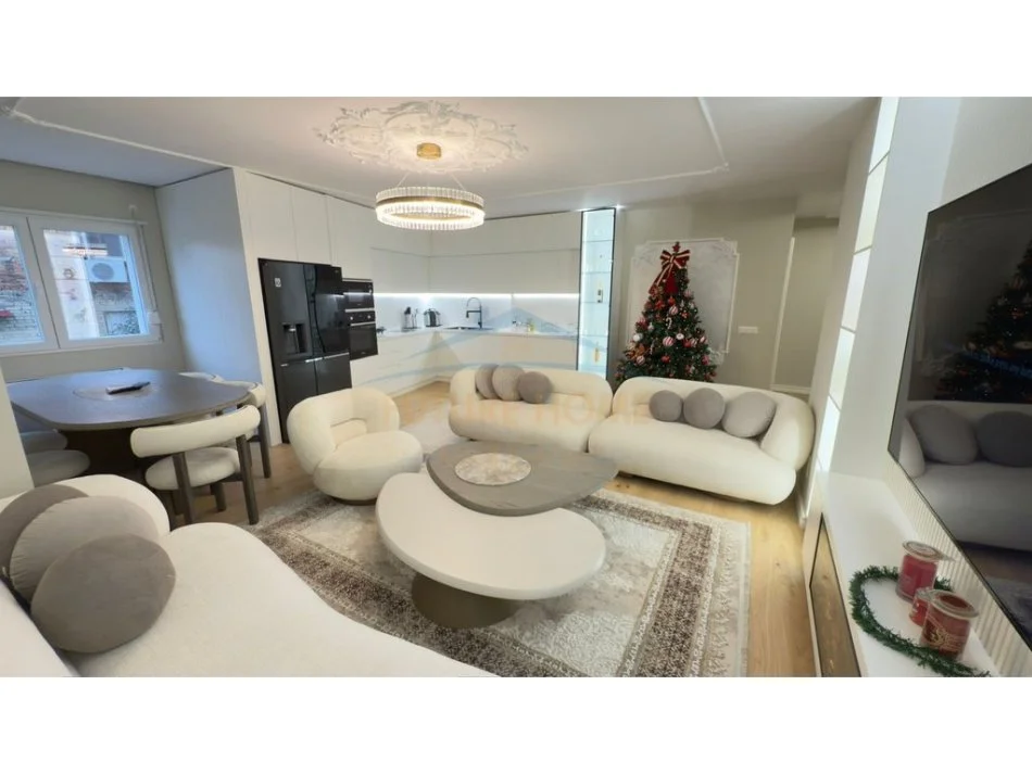 Tirane, shitet apartament 2+1 Kati 1, 117 m² (Rruga Bogdaneve)