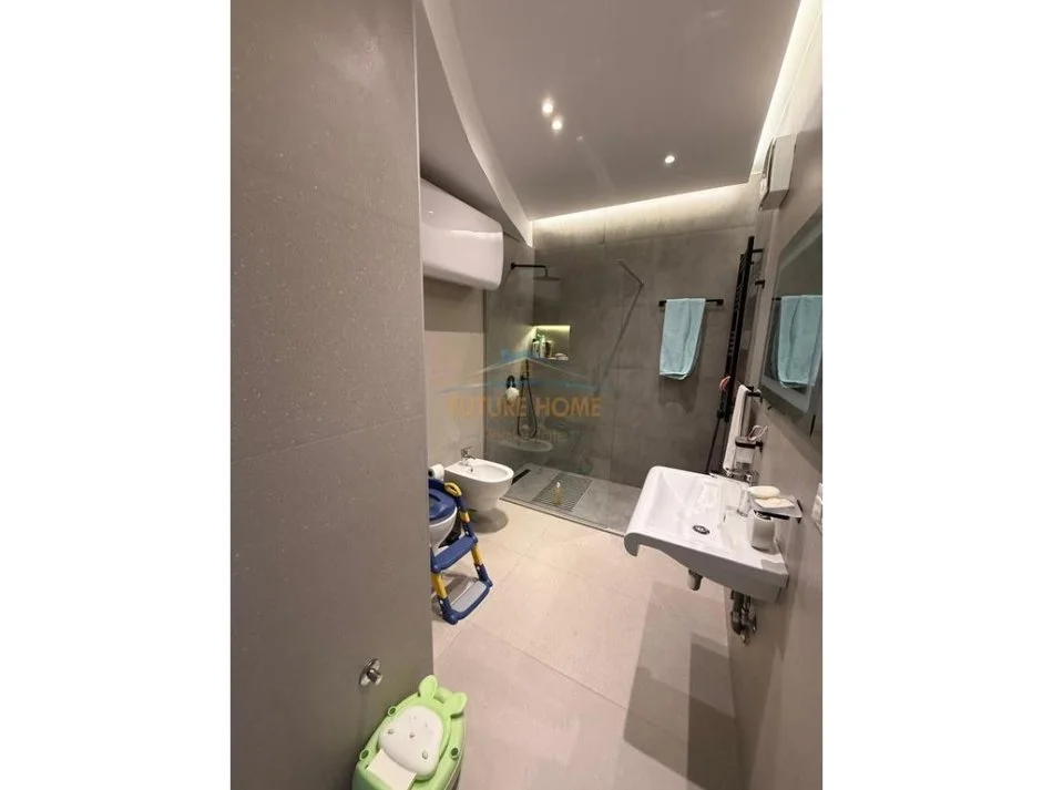 Tirane, shes apartament 3+1+Ballkon , 240 m² 335.000 € 